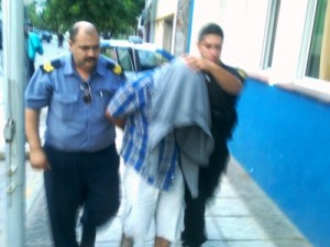 Trasladan detenidos.