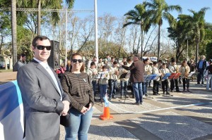 Armstrong. Dia de la Bandera.