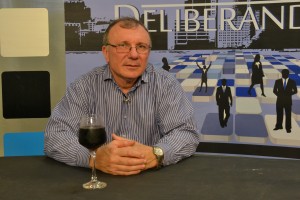 Alberto-Crossetti-Armstrong-y-region-