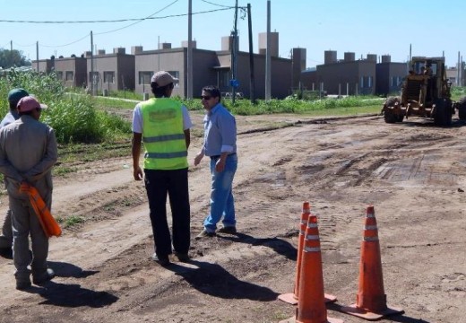 Cañada de Gómez. Obras de pavimento en barrio de viviendas docentes.