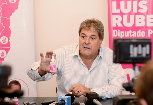 Luis Rubeo (h) y la campaña de concientización contra el dengue en Rosario.