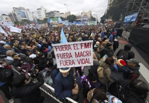 Nutrido acto contra el acuerdo con el FMI en Buenos Aires.