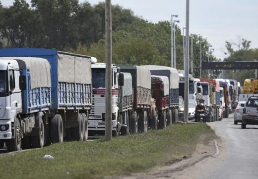 Cosecha gruesa: más de cinco mil camiones en los puertos del Gran Rosario.