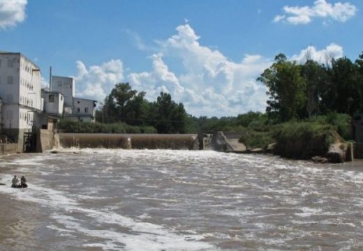 Río Carcarañá. Exigen a la provincia remover represa.