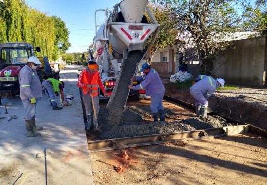 Cañada de Gómez. Municipalidad continua frente de pavimento en zona norte.