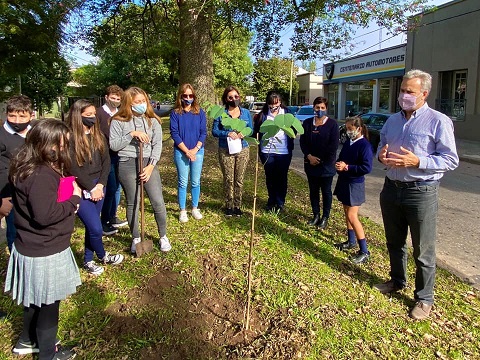Cañada de Gómez. Municipio y Colegios Secundarios plantaron árboles por la Memoria.