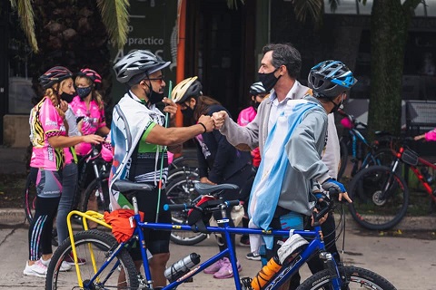 Verdecchia recibió al grupo de ciclistas “Rueda Conmigo Tándem”.