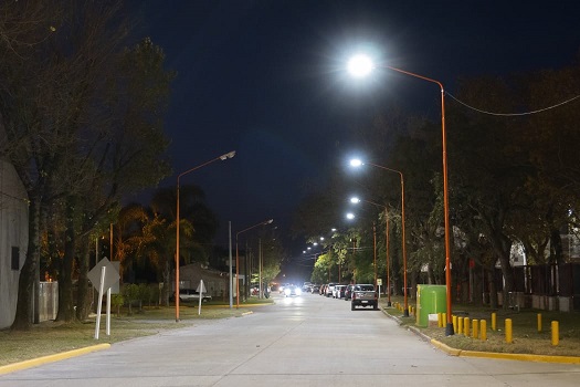 Armstrong. Nueva iluminación led en calle Paraguay.