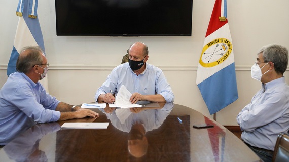 Perotti firmó el decreto que declara la emergencia agropecuaria.