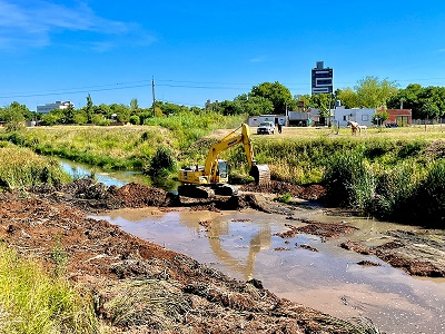 Cañada de Gómez. Municipalidad lleva a cabo nuevas tareas de limpieza del arroyo.