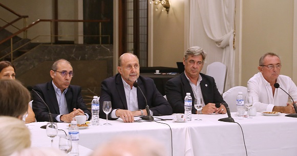 Perotti se reunió en Rosario con autoridades y representantes del sector agropecuario.