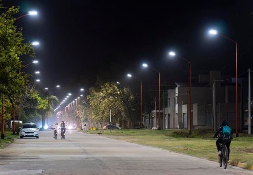 Armstrong. Quedó inaugurada la nueva iluminacion led de Bv. Tortugas entre Martínez y Paraná.