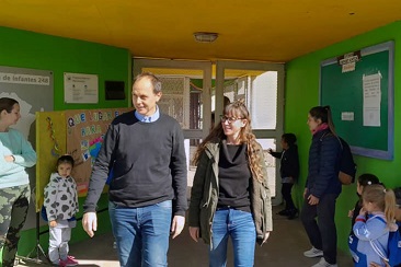 Rasetto y Leslie visitaron instituciones educativas de Serodino.