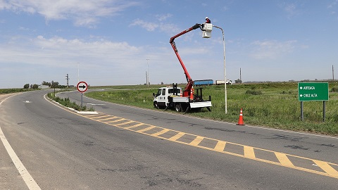 Vialidad colocó luminarias LED en el cruce de las rutas provinciales Nº15 y N°92.