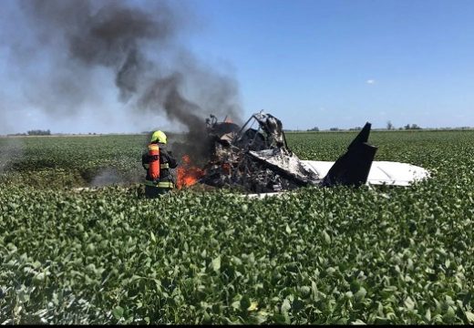 Villa Eloísa. Un avión fumigador cayó, se incendió, afortunadamente sin víctimas.