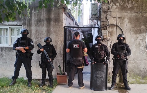 Rosario: allanamientos con cinco detenidos por amenazas al gobernador Pullaro.