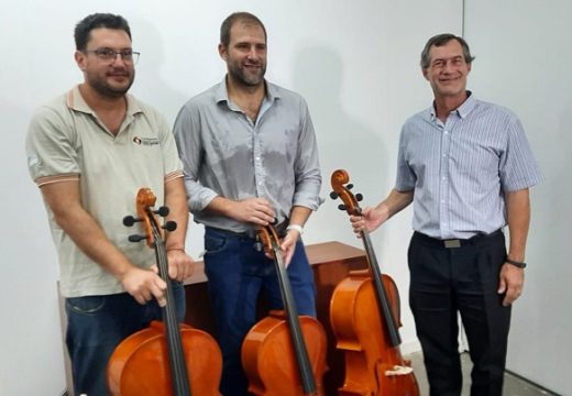 El Senador Pablo Verdecchia donó instrumentos musicales para el Conservatorio Enzo Vaccino.