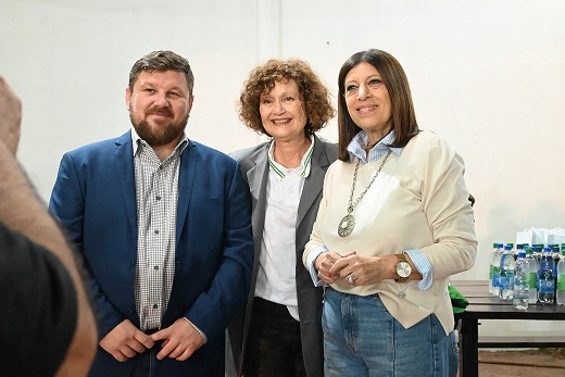 Clara García: «Recorrer el territorio y el contacto con intendentes nos permite dar soluciones desde la legislatura».