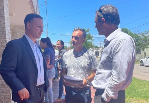 Tortugas. Entrega de escrituras con la presencia del Ministro de Obras Públicas.