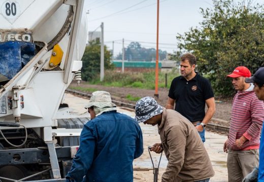 Más pavimento, más infraestructura: avanza la obra en calle La Plata.