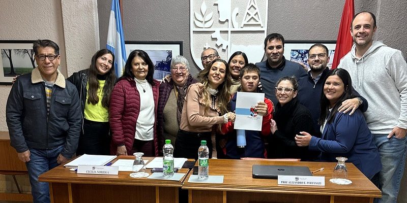 Alejo Urquía, Homenajeado por su logro deportivo en el Concejo Deliberante.
