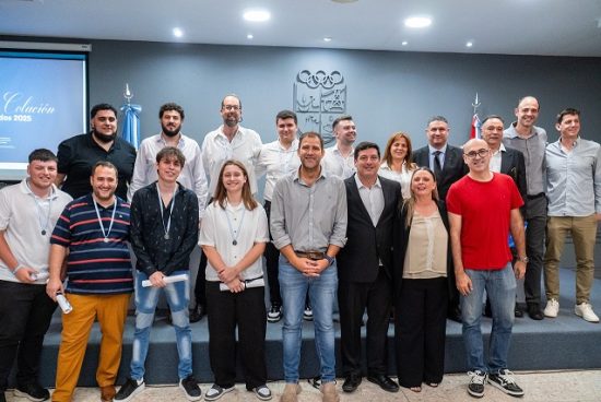 Primera Promoción de la Extensión Áulica de la UTN en Armstrong.