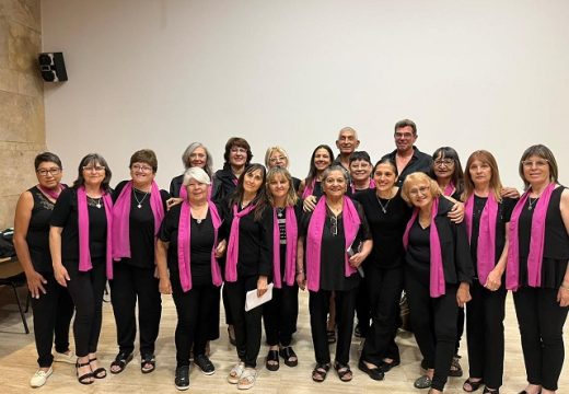 Actuaciones del Coro de Adultos.