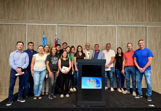 Verdecchia le tomó Juramento al nuevo Pte Comunal de Bouquet.