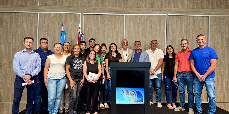 Verdecchia le tomó Juramento al nuevo Pte Comunal de Bouquet.