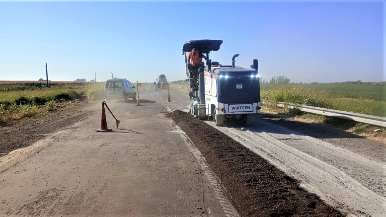 Tareas de mejoramiento de Vialidad Nacional sobre RN 178 en Villa Eloísa.