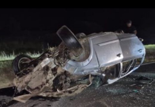 Accidente fatal en la autopista Rosario-Córdoba: un automovilista de Casilda murió tras volcar y cruzarse de carril.