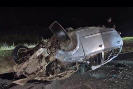 Accidente fatal en la autopista Rosario-Córdoba: un automovilista de Casilda murió tras volcar y cruzarse de carril.