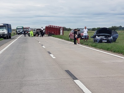 Accidente múltiple en la Autopista: cuatro vehículos involucrados y seis traslados al SAMCo.