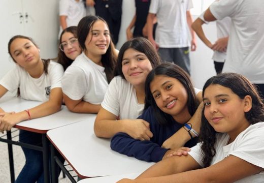 Plan FinEs 2026: abrieron las inscripciones para que estudiantes de escuelas santafesinas puedan terminar la secundaria.
