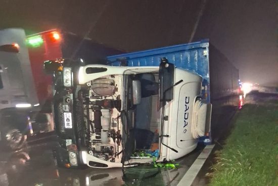 Intenso trabajo de Bomberos tras el Temporal: Accidentes en la autopista y estado de las rutas.