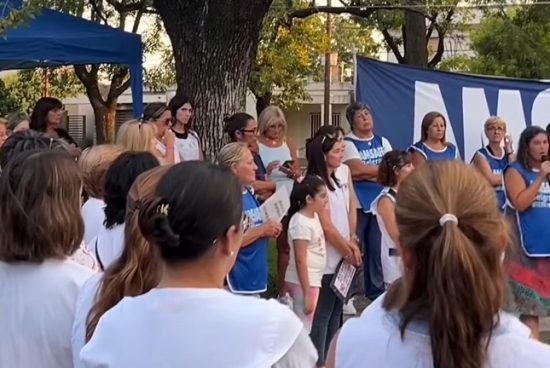 Armstrong se movilizó en defensa de la educación: masiva marcha docente en el inicio del paro.