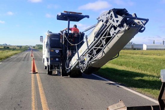 Vialidad Nacional realiza fresados de ahuellamientos sobre RN 178 en Villa Eloísa.