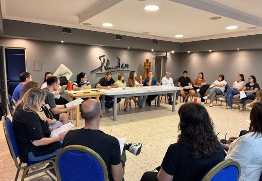 Armstrong. Reunión clave de autoridades ante las amenazas en escuelas locales: reforzarán protocolos y restringirán el uso de celulares.