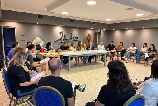 Armstrong. Reunión clave de autoridades ante las amenazas en escuelas locales: reforzarán protocolos y restringirán el uso de celulares.