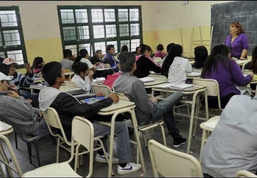 Educación: el Gobierno solicita a la comunidad educativa asumir un rol activo en la prevención contra las amenazas.