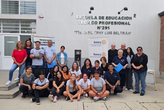 Movilidad Sustentable: Rotary Club Armstrong entregó un kit de Ciclomecánica a la Escuela Técnica N° 291.