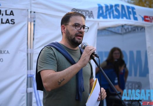 El concejal Emiliano Gramigna acompañó el reclamo docente en la «Carpa Blanca» de Armstrong.