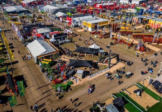 Carpa institucional en Agro Activa 2026.