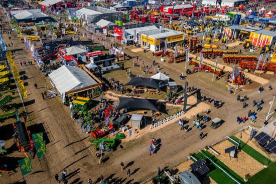Carpa institucional en Agro Activa 2026.