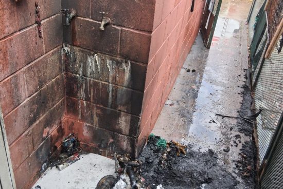 Rápida intervención de Bomberos y vecinos controló un principio de incendio en calle Berthillot al 1500.