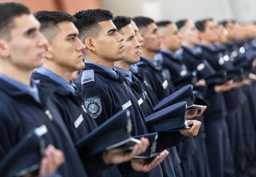 Santa Fe quiere sumar 1.400 nuevos policías y ofrece becas de hasta 500.000 pesos para la formación.