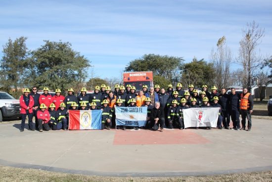 Armstrong dice presente en la misión humanitaria: Dos bomberos locales viajan a Venezuela tras el devastador terremoto.