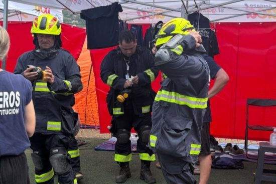 Orgullo local en medio del dolor: bomberos de Armstrong que operan en Venezuela destacan la solidaridad «de otro planeta» de los venezolanos.