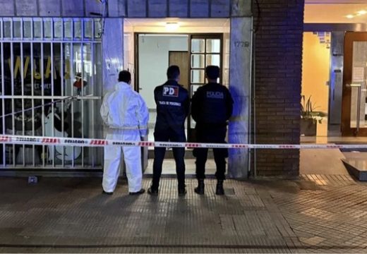 Una joven de 18 años está grave tras ser atacada a cuchillazos en un edificio del macrocentro: el agresor se autolesionó.
