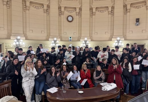 Jóvenes de Armstrong fueron «Ciudadanos en el Senado»: estudiantes de la Escuela Comercial N° 51 vivieron una jornada cívica en Santa Fe.